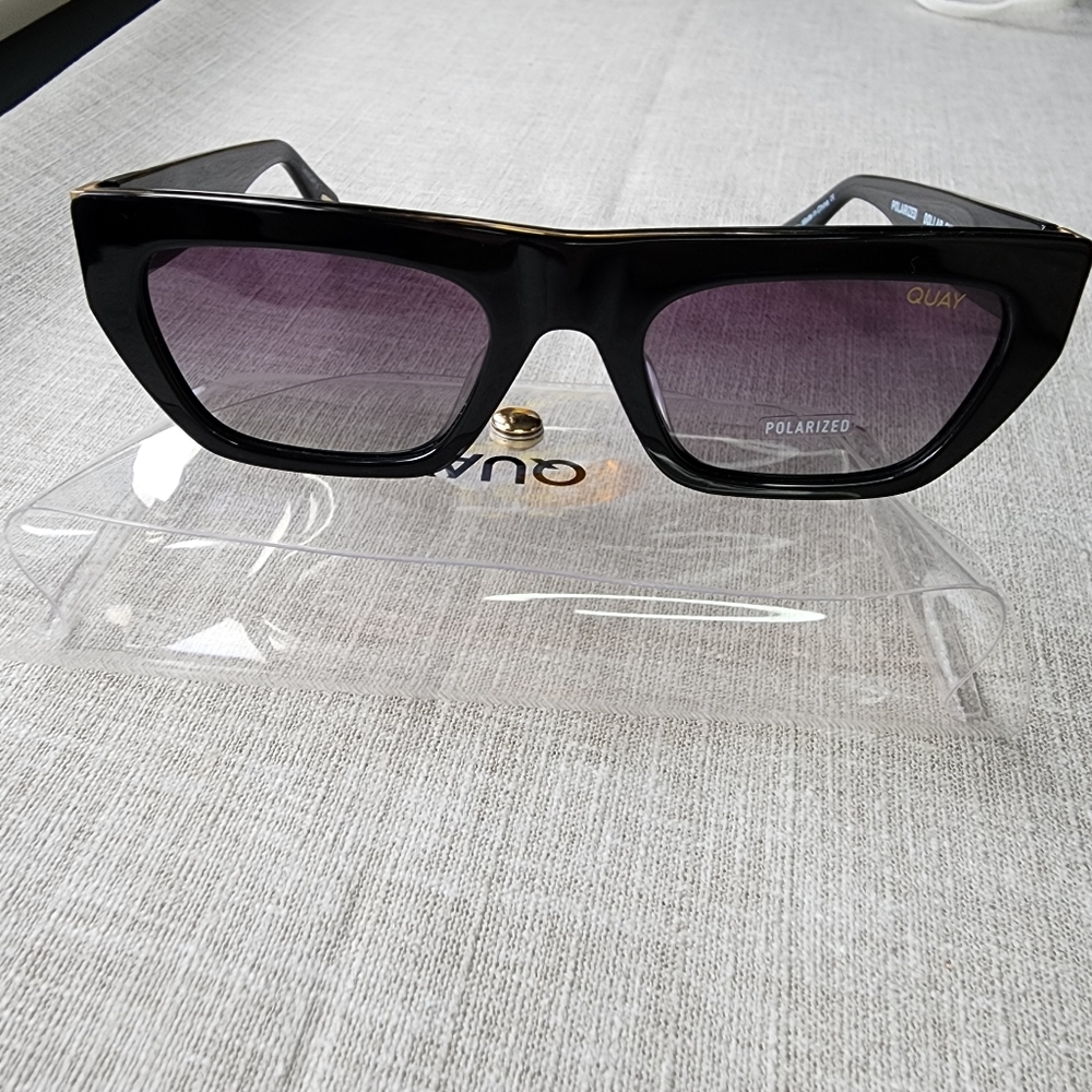 Quay Polarized Dollar Sign Sunnies - Black - Picture 2 of 8